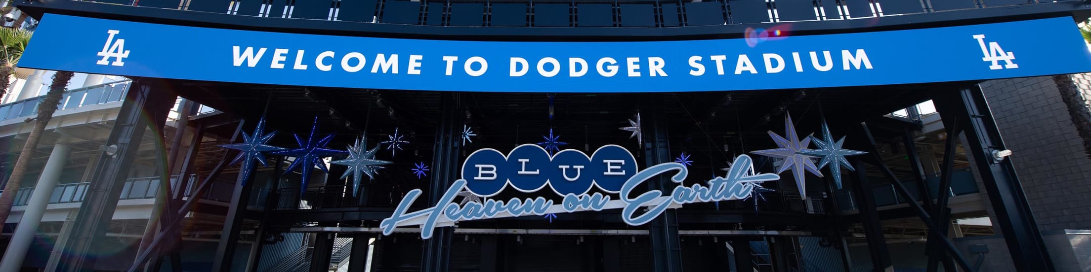 Fans returning to Dodger Stadium can expect prepaid parking, cashless  transactions and clear bags only - ABC7 Los Angeles