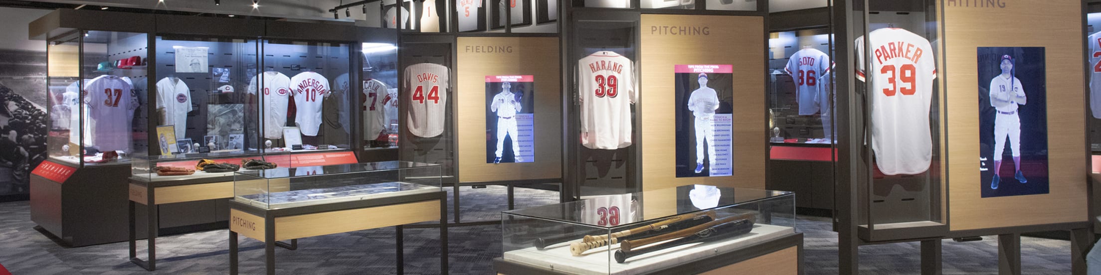 The Pennant Room of the Cincinnati Reds Hall of Fame and M…