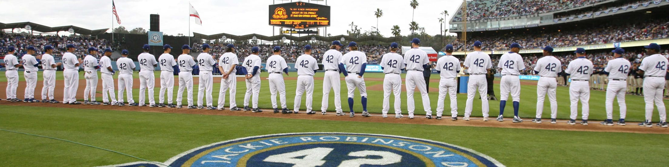 MLB Stories - MLB players' Jackie Robinson Day gear and cleats