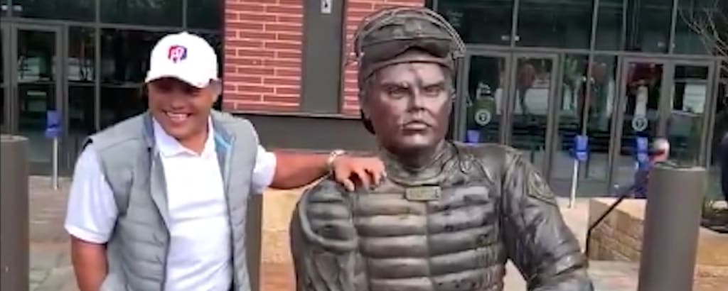 20200304-tex-pudge-statue