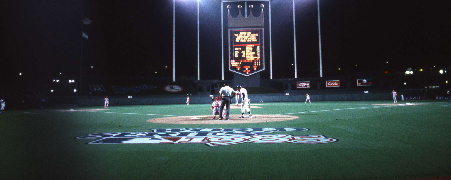 How Royals Stadium (Now, Kauffman Stadium) scoreboard and fountains  appeared in the late 1980's.