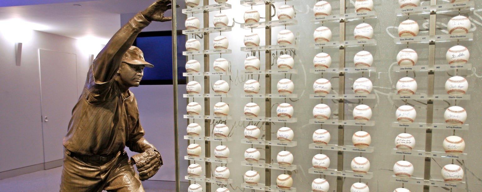 Yogi Berra Jersey and Bat, Yankees Museum at Yankee Stadiu…