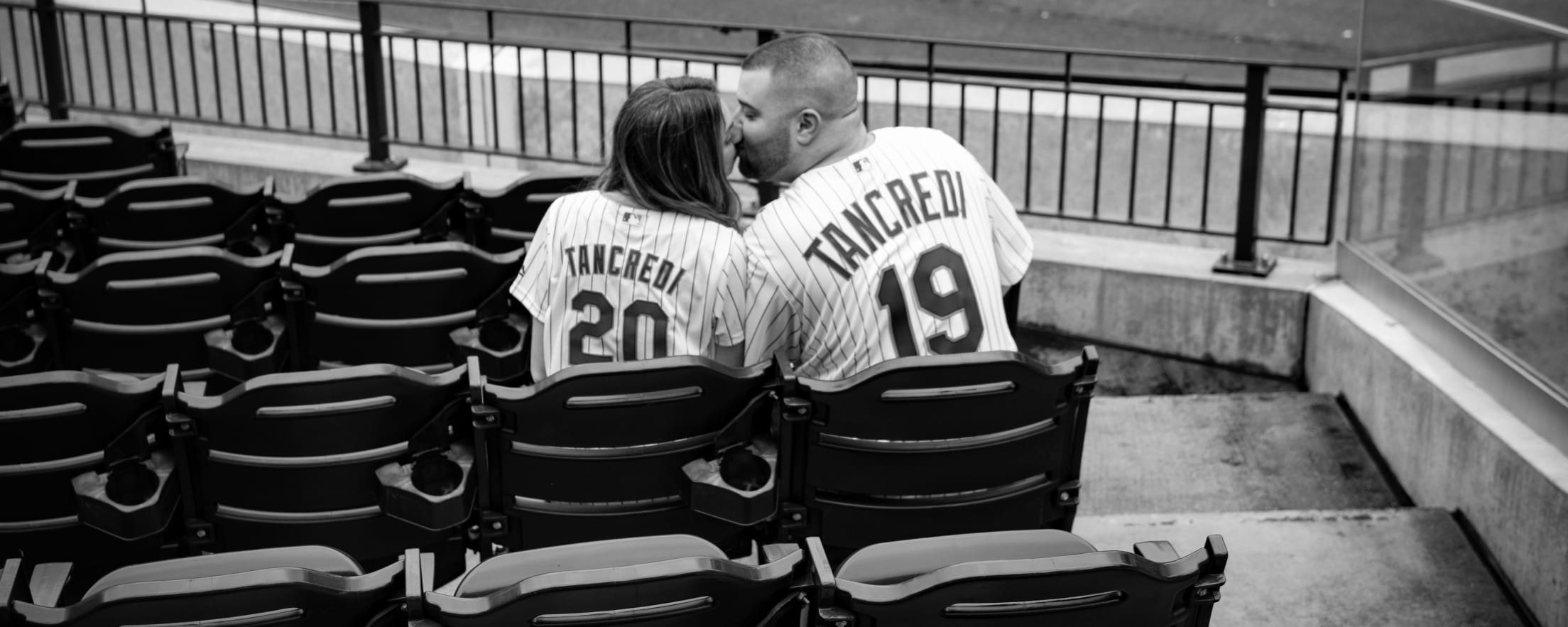 Love and baseball: Couple gets engaged at Citi Field