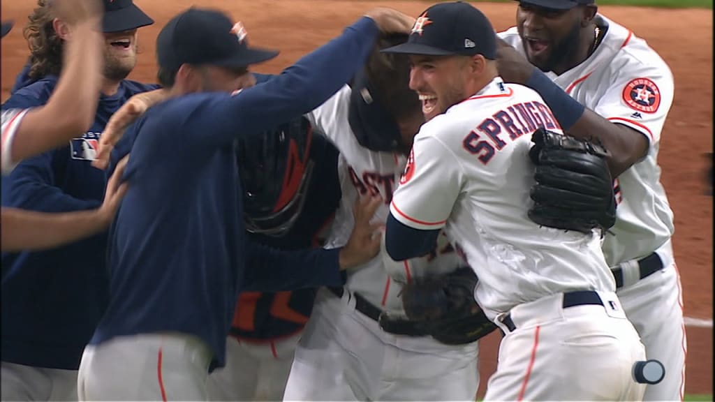 Astros lanzan no-hitter combinado