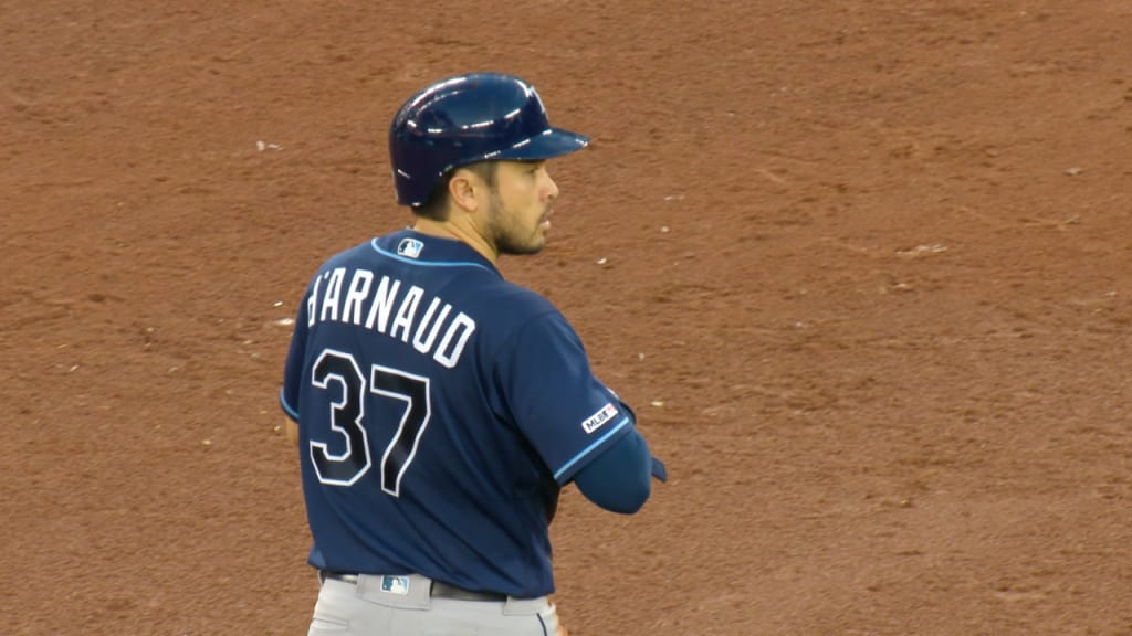 d'Arnaud pega sencillo de 2 rayas