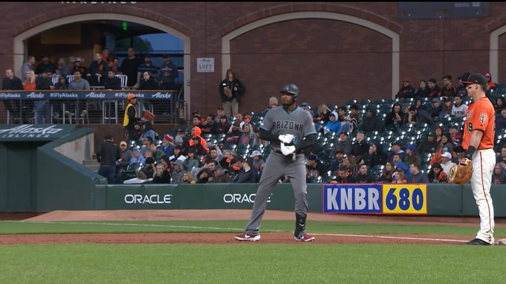 Jones pega HR, 4 hits