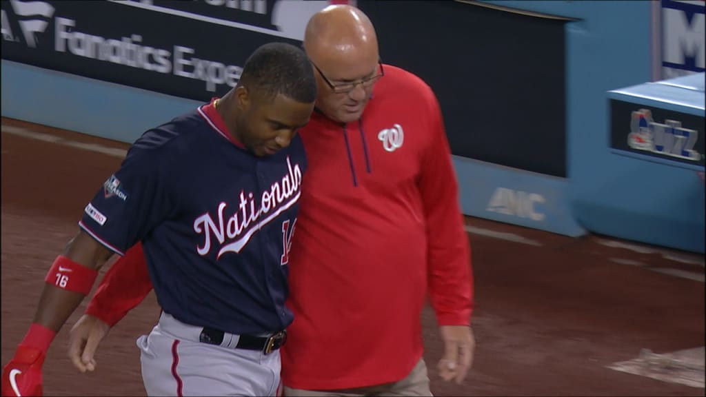 Robles sale del partido por lesión