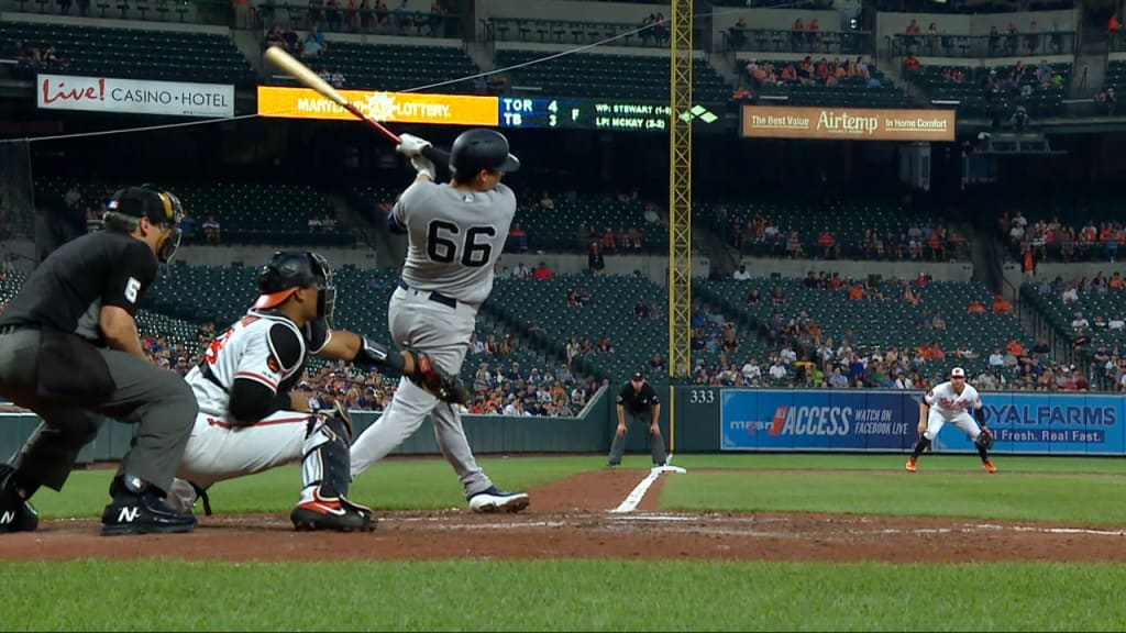 Higashioka dispara HR de tres carreras