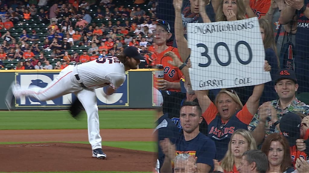 Cole poncha a 10, llega a 300 ponches