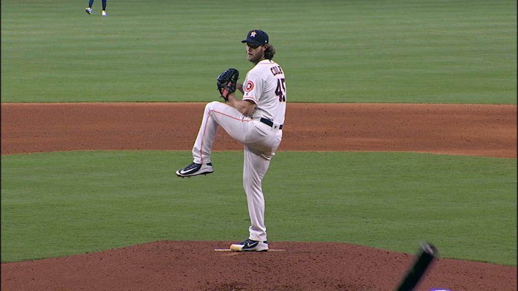 Cole receta 12 ponches en 6 innings