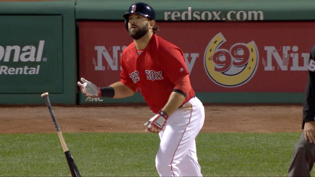 Moreland suena HR de 3 carreras