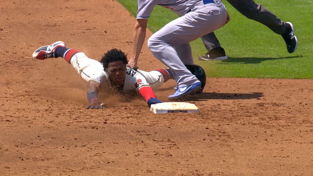 Smith atrapa a Acuña robando