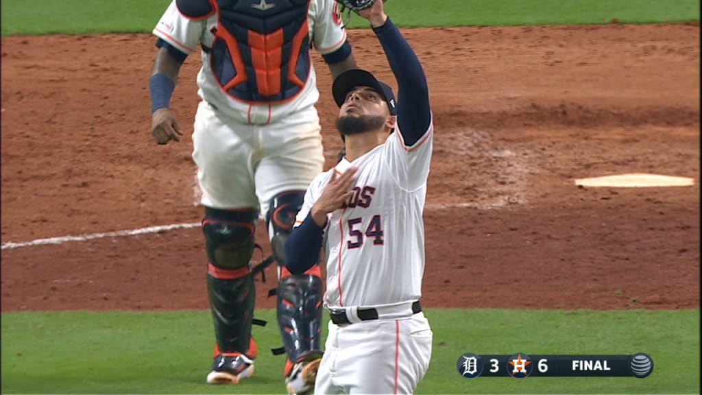 Osuna sella triunfo de Astros