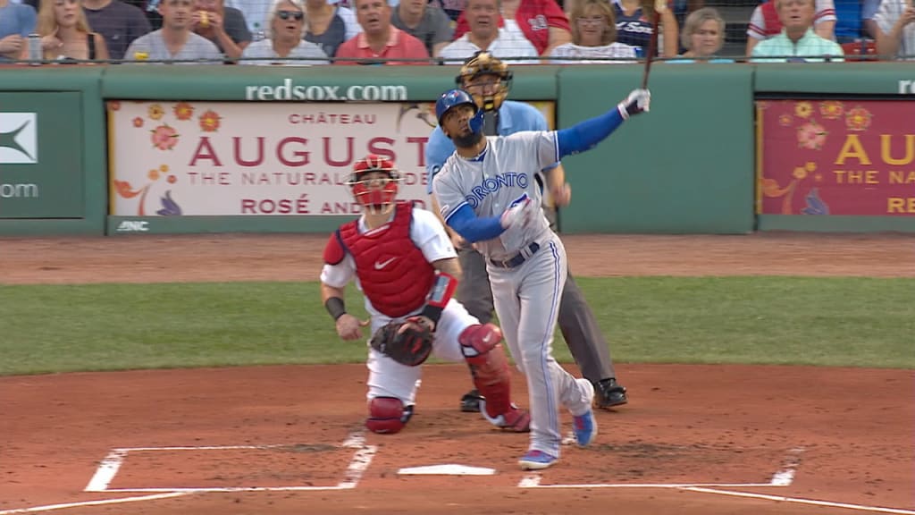 Hernández pega HR de 3 carreras