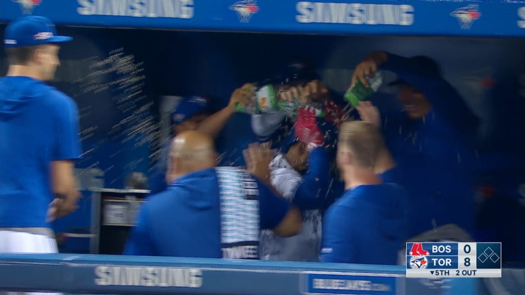 Azulejos anotan 6 en el 5to