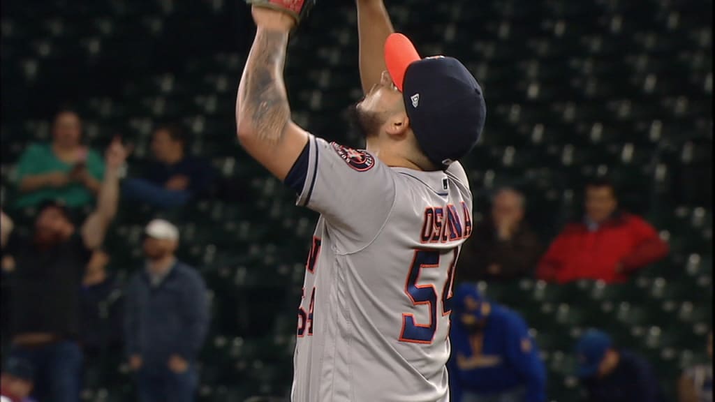 Osuna llega a 37 rescates