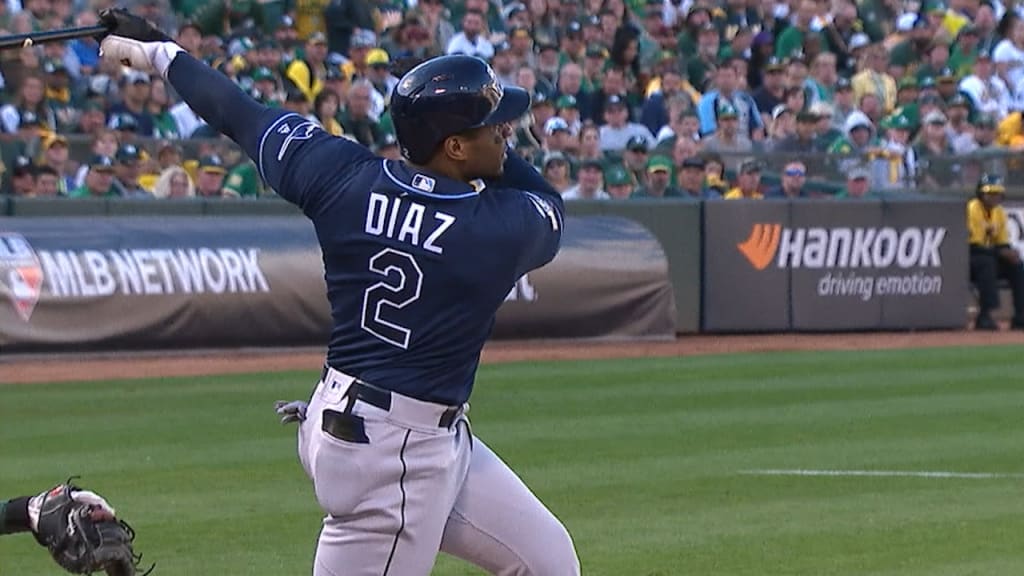 Yandy pega 2 HR vs. Oakland