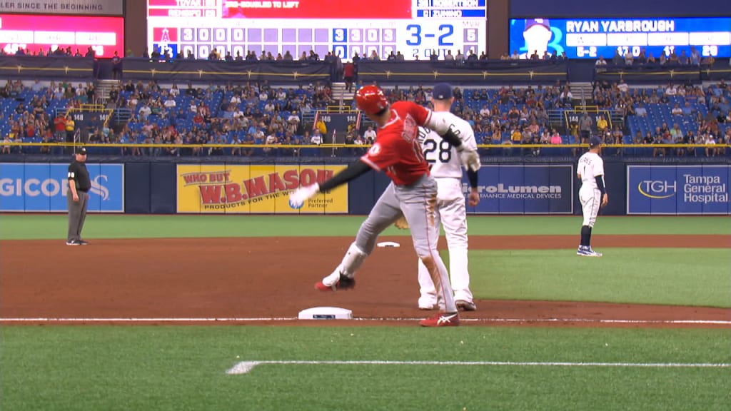 Triple de Ohtani en el quinto inning