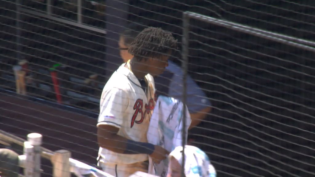 Acuña reemplazado por Duvall