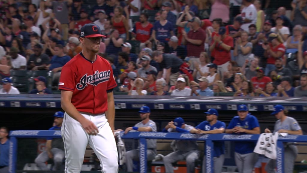 Clippard escapa a trampa en el 8vo