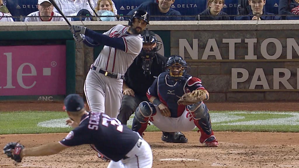 Markakis empuja con fly de sacrificio