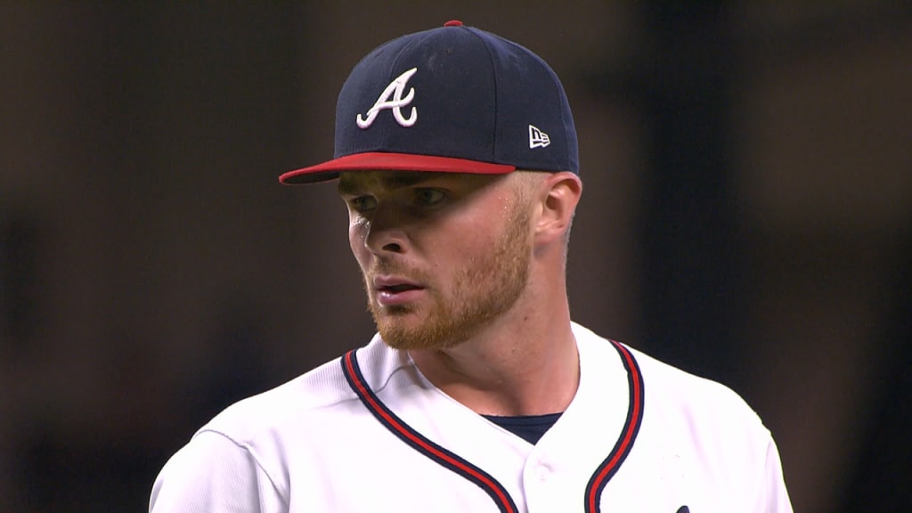 Newcomb poncha a Alford y escapa de apuros