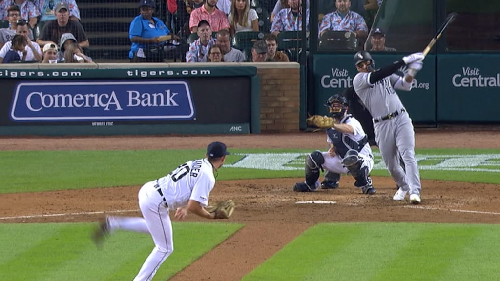 Triple de 2 carreras de Moncada