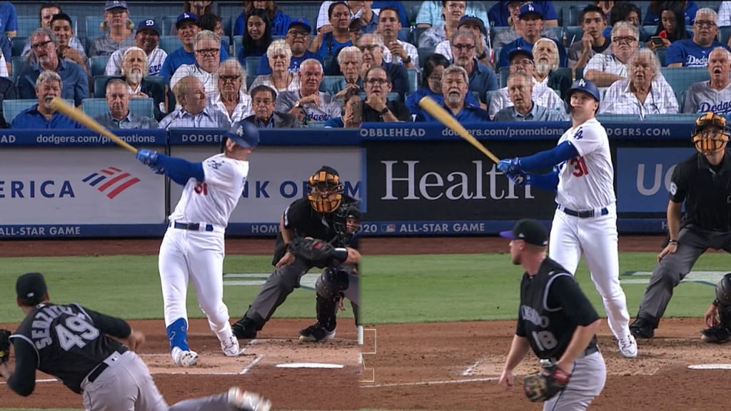 Pederson pega 2 HR en triunfo