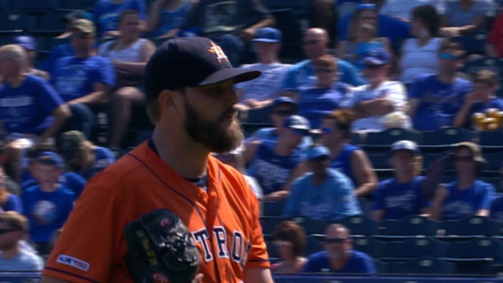 Miley poncha a McBroom