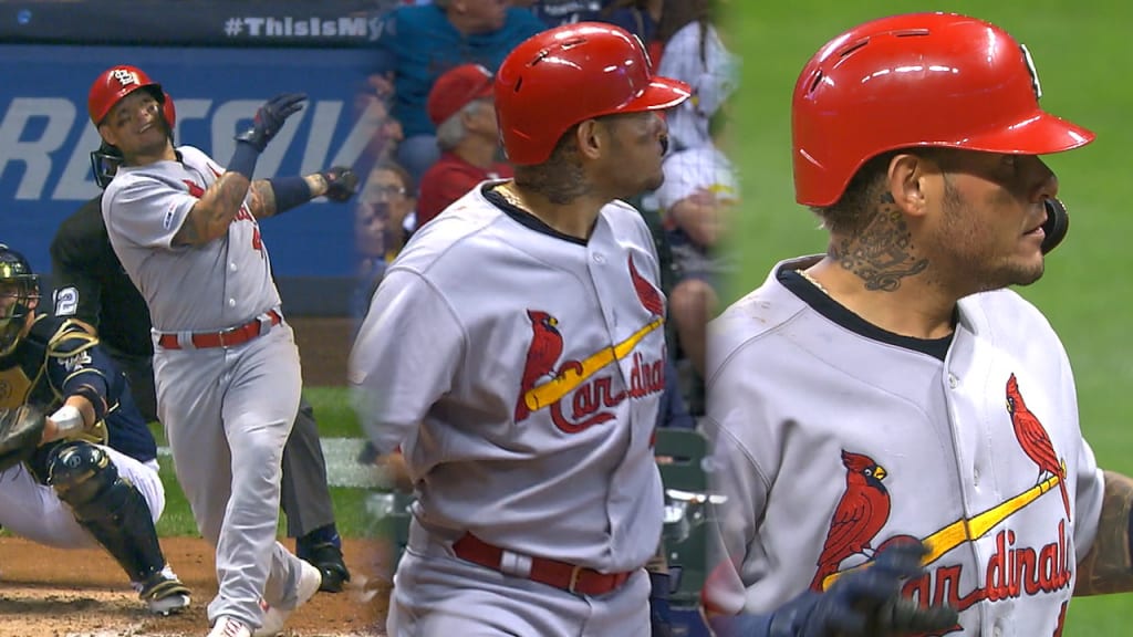 Molina conecta 2 HR y empuja 3