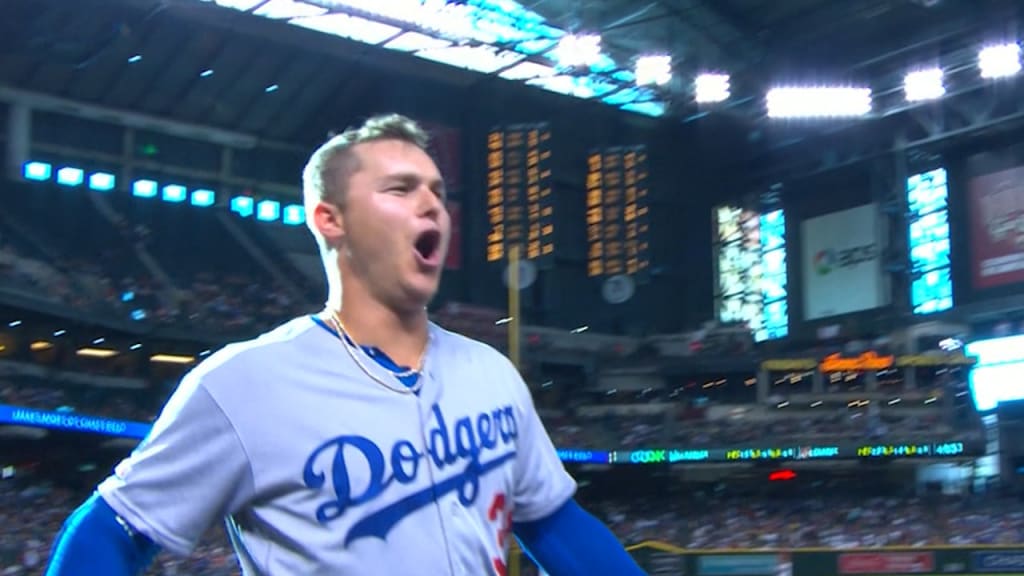 HR de Pederson pone arriba a L.A. en la 11ma