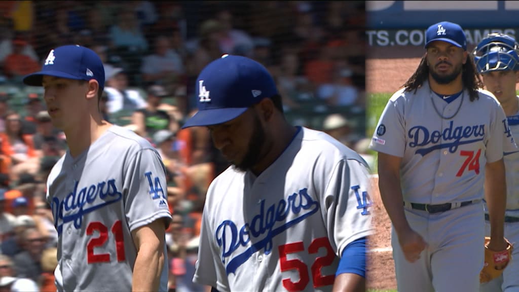 Buehler y bullpen silencian a Gigantes