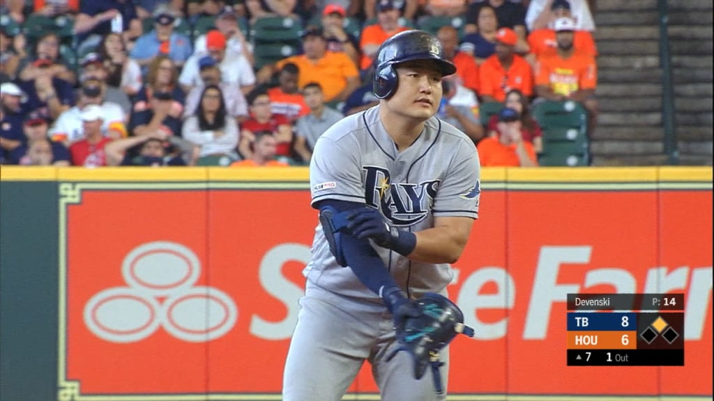 Choi logra la ventaja con doblete