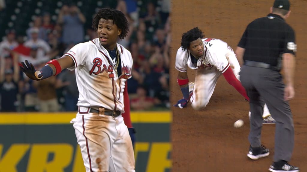 Acuña se roba la 2da base