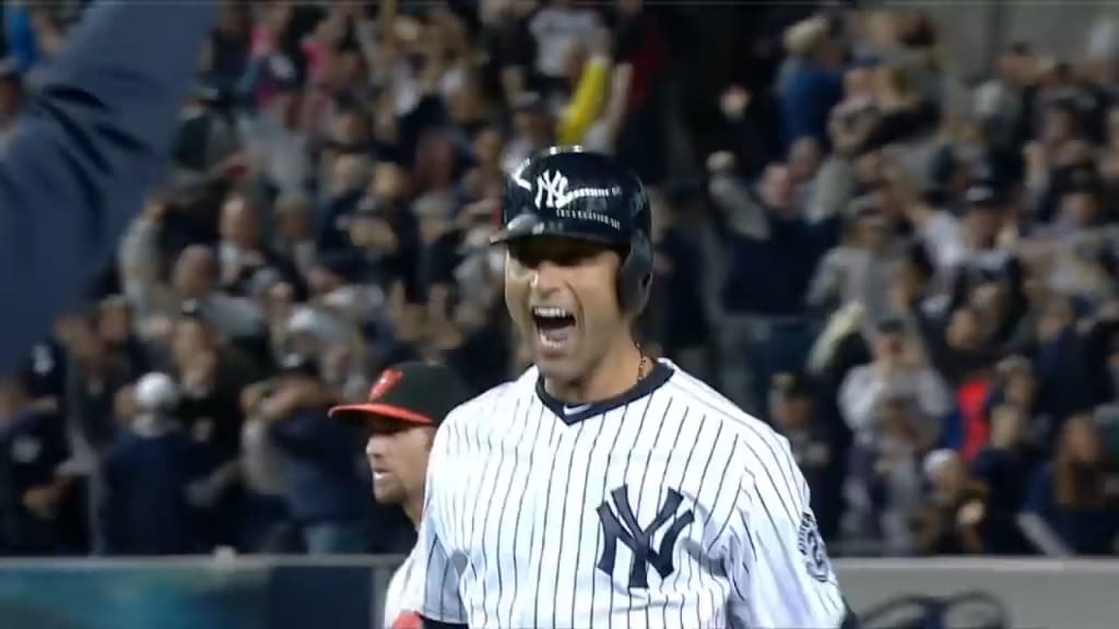 Jeter pega hit de oro
