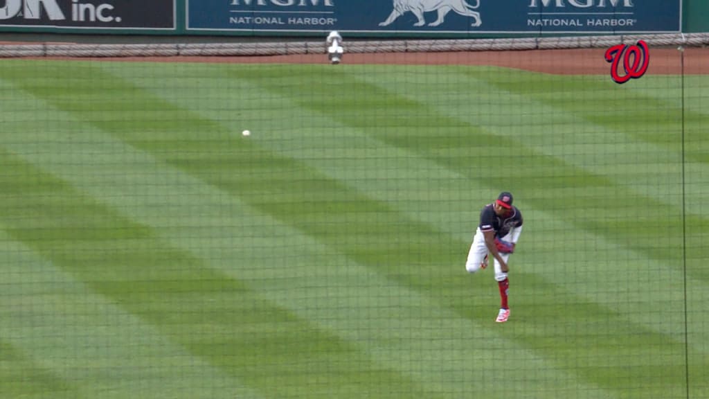 Robles retira a Votto en la goma