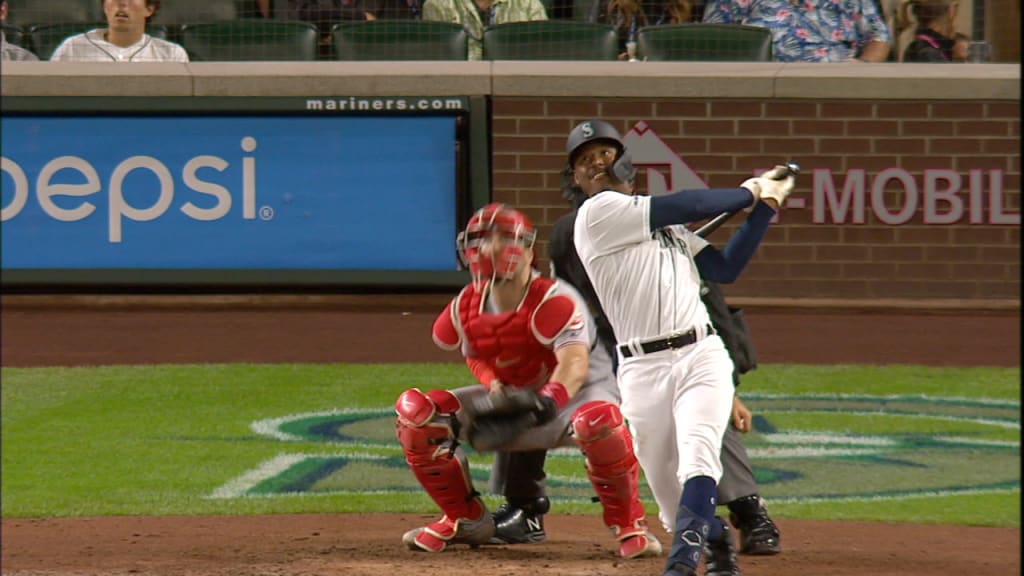 Lewis rompe el sin hit con HR