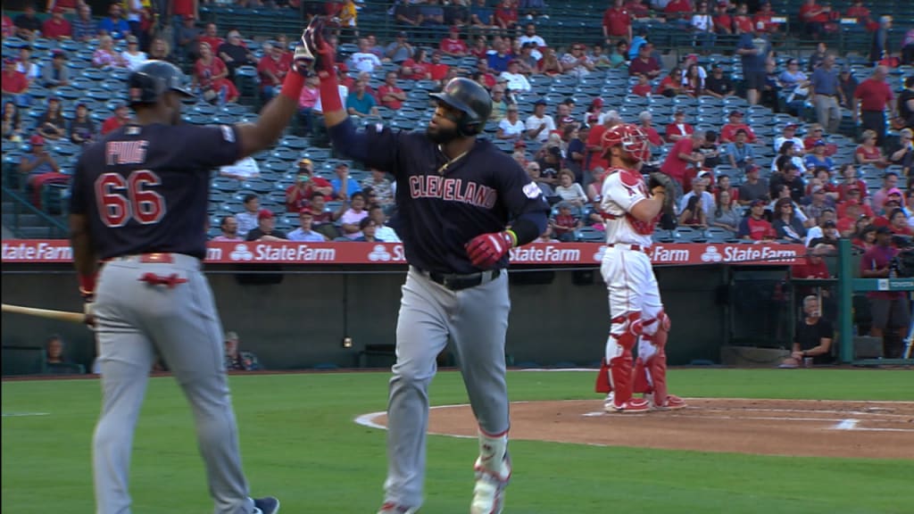 Santana pega HR solitario