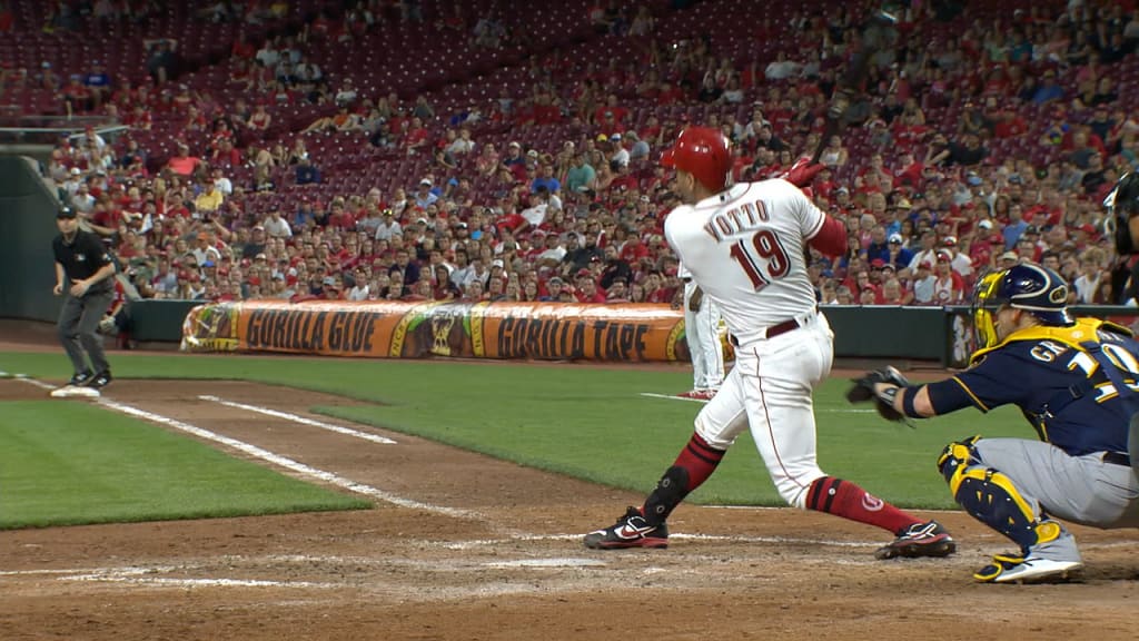 Votto empata con doble en el 8vo