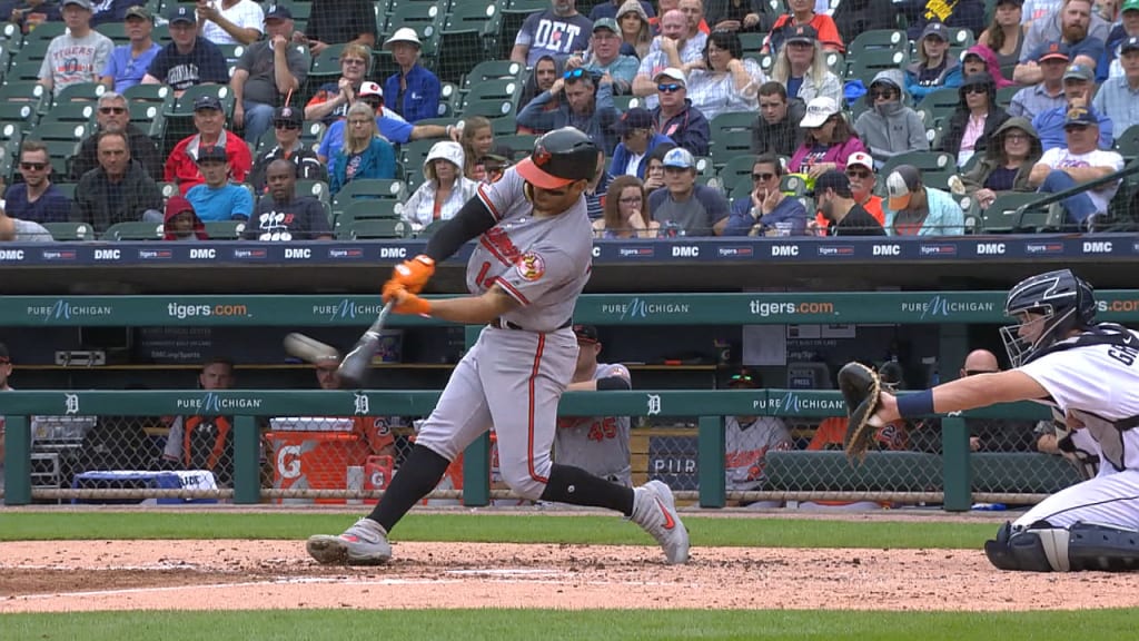 Ruiz impulsa dos con HR