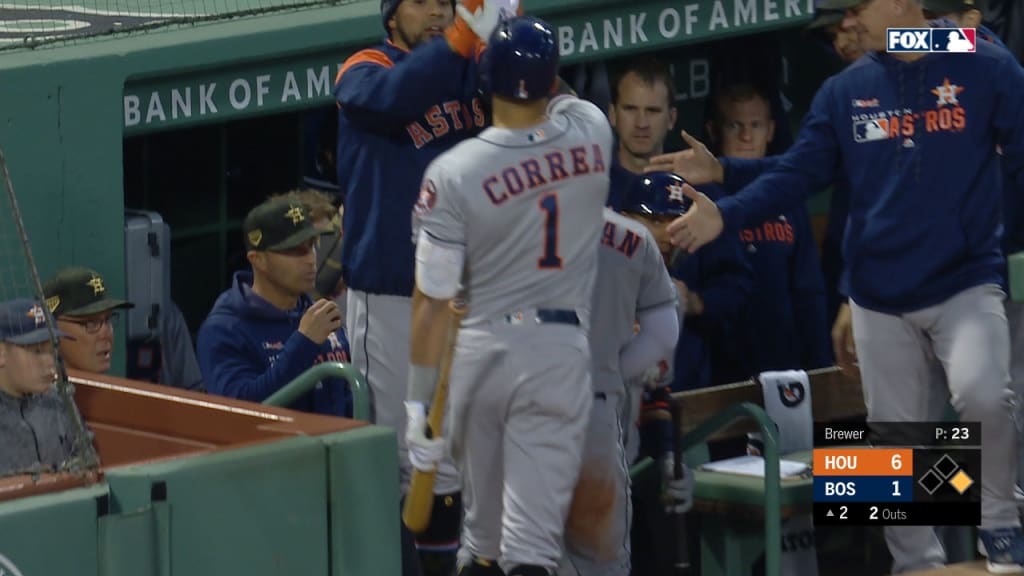 Correa pega fly de sacrificio