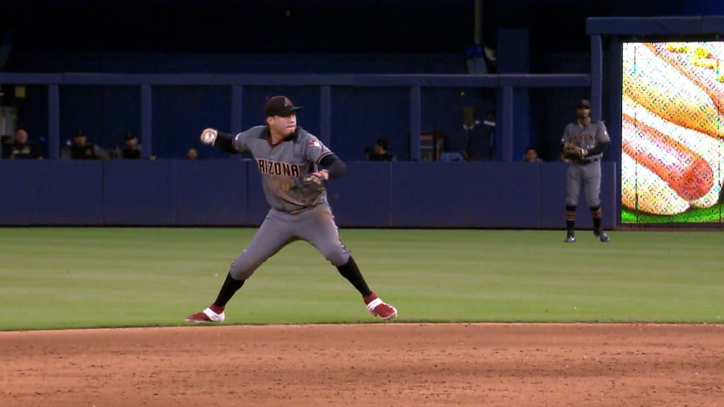 Flores se luce a la defensa