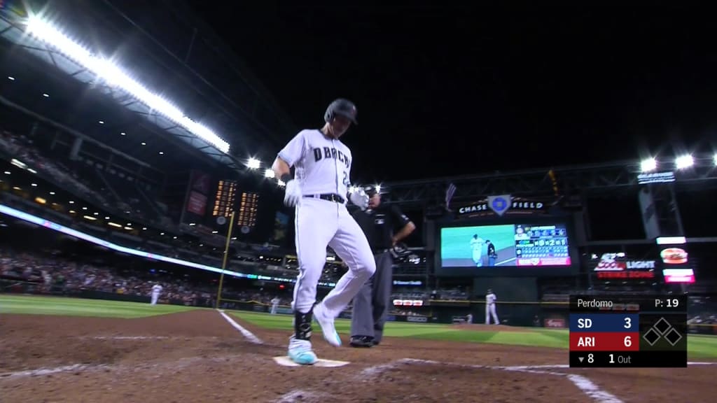 Lamb sacude HR de 3 carreras