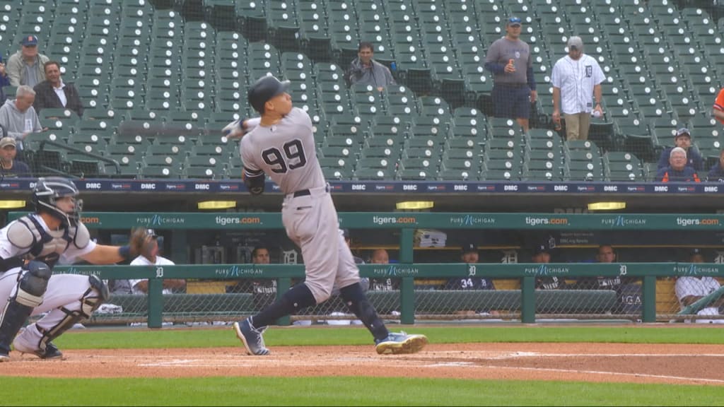 Judge detona HR de 2 rayas