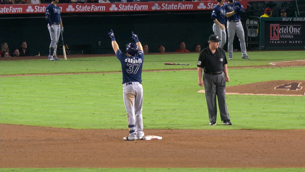 d'Arnaud limpia las bases