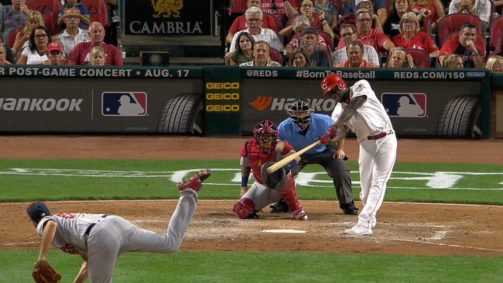 Aquino llega a 10 HR 