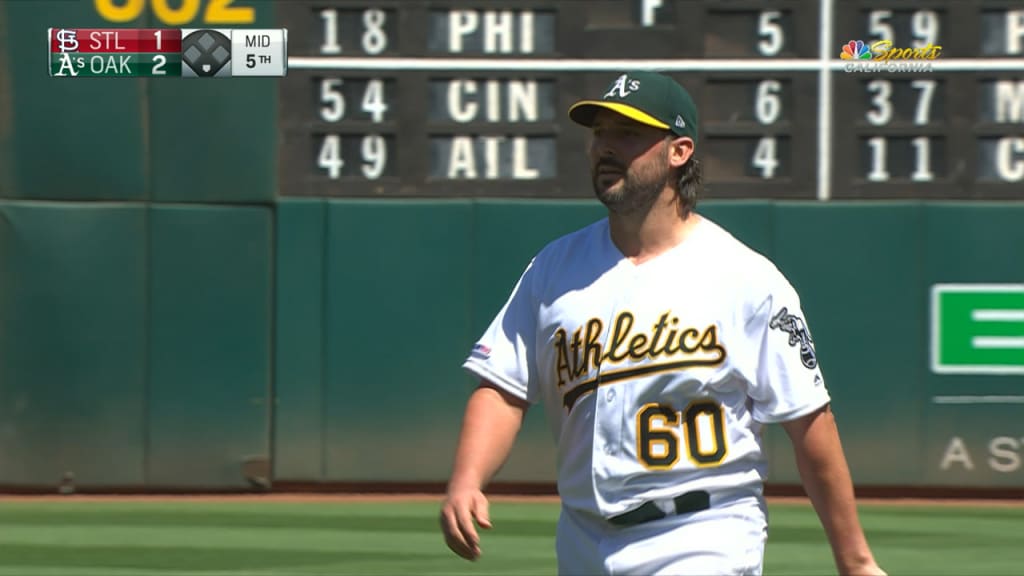 Excelente debut de Roark con Atléticos