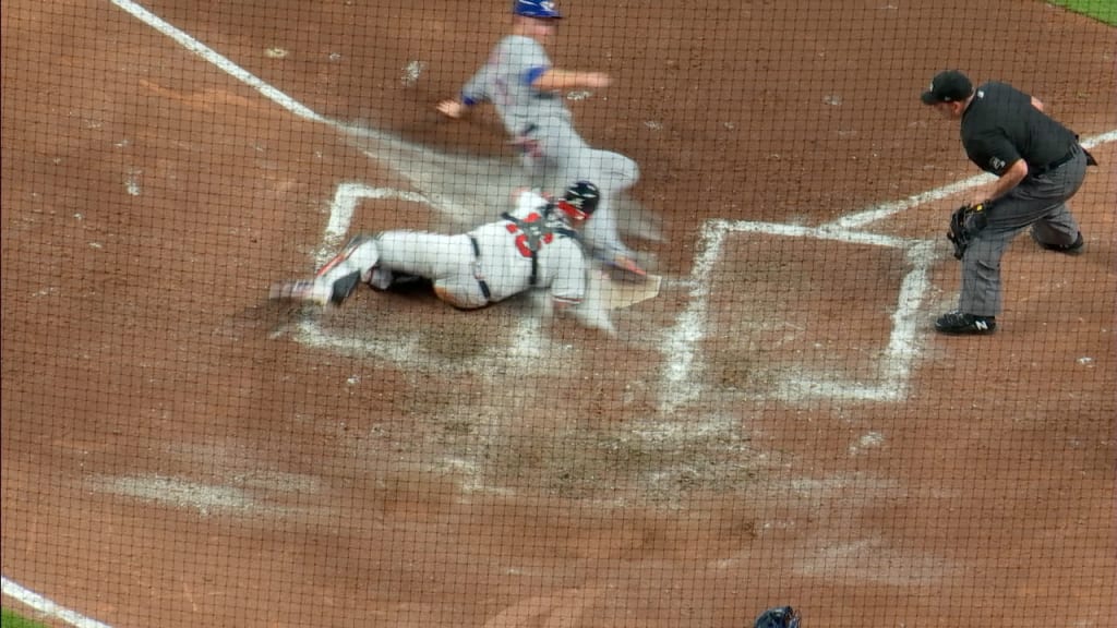 Acuña retira a Frazier en el plato