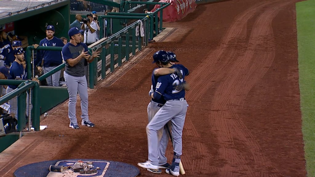 Yelich se va de 6-5 con 2 HR