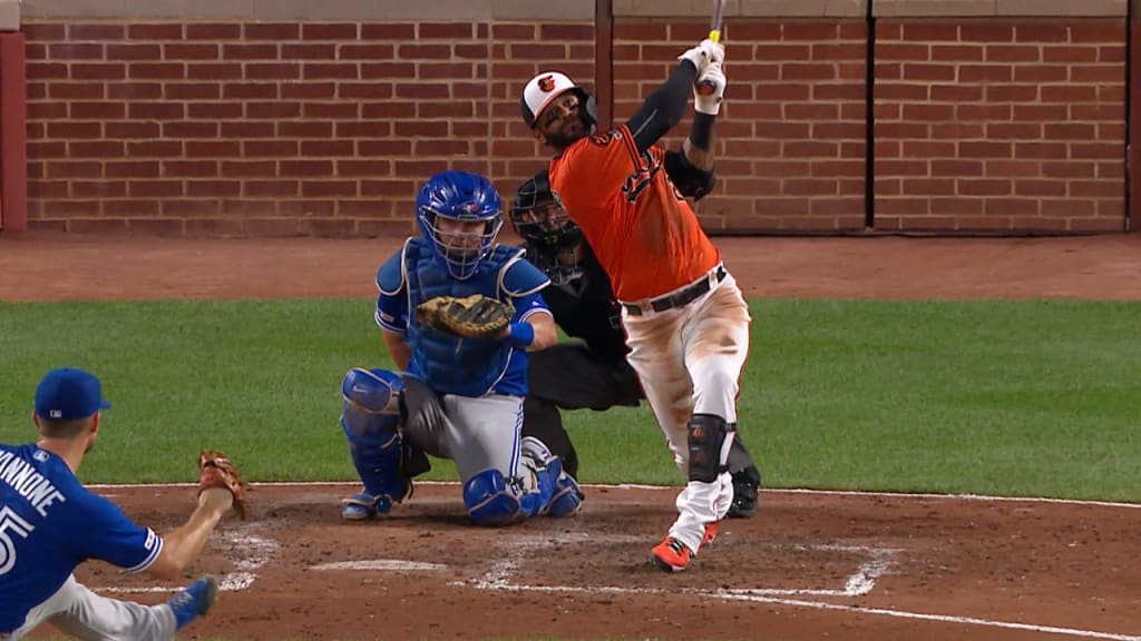 Villar pega HR solitario